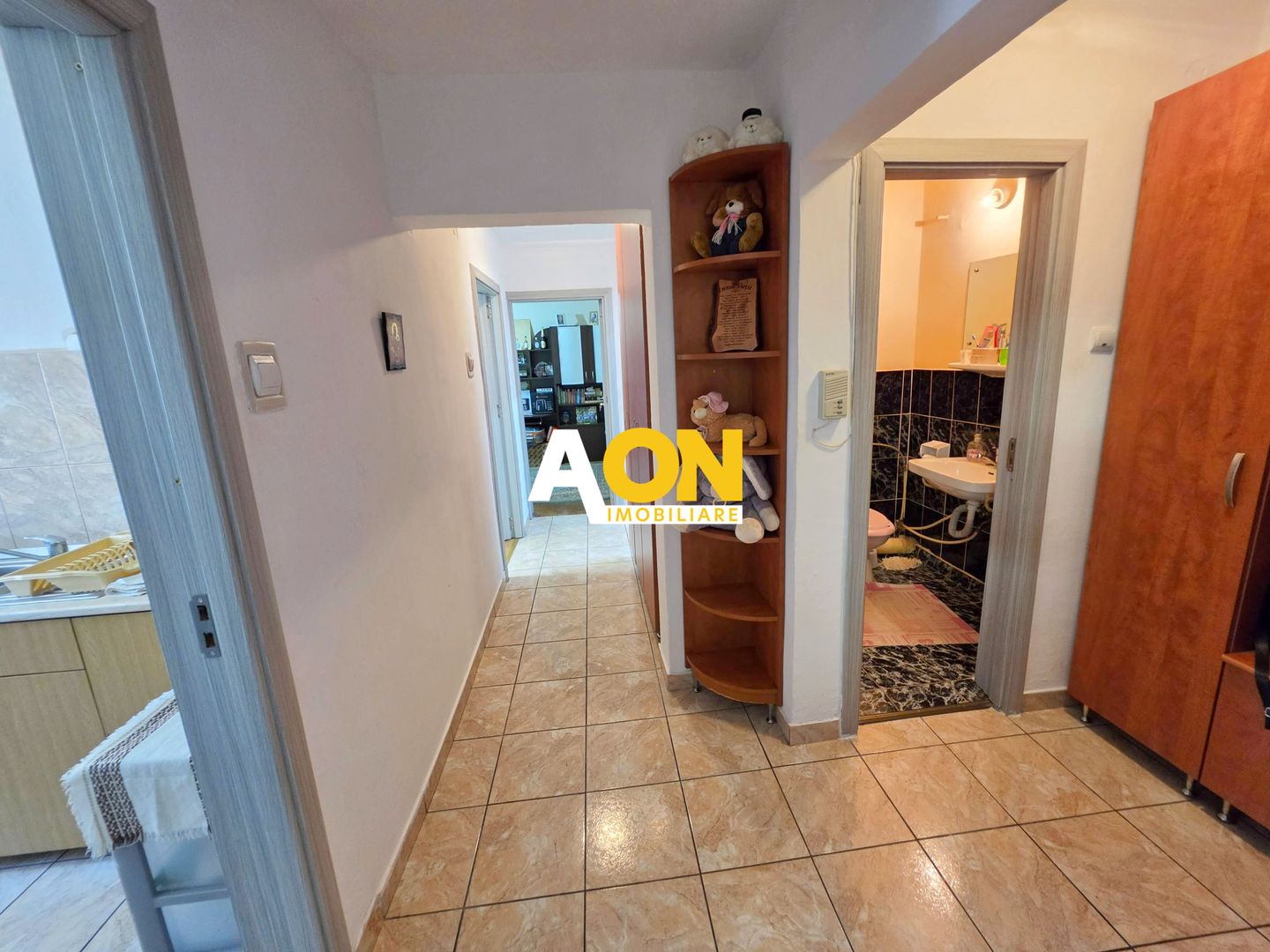 Apartament 3 camere, 65 mp utili, 2 bai, etaj 2, Cetate, zona Stadion - Poză 5