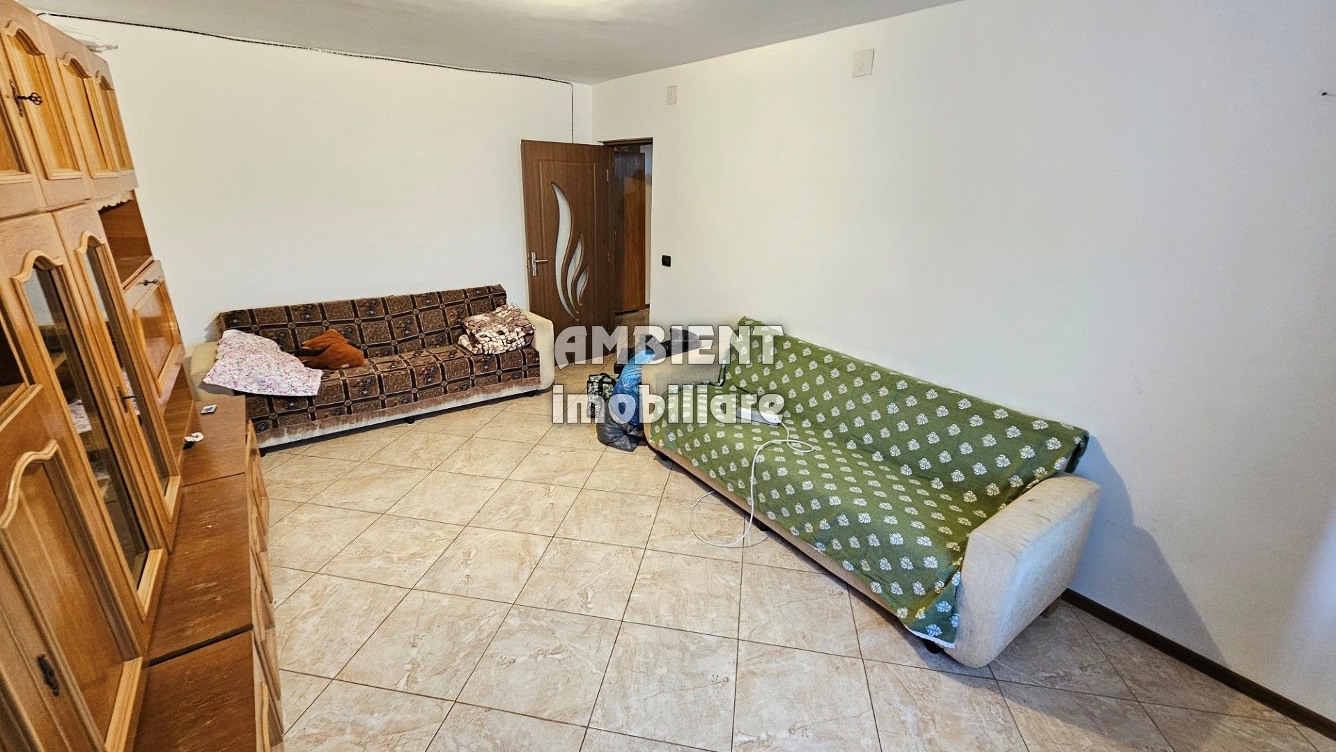 Apartament cu 3 camere, etaj 4, zona CARTIER; - Poză 1