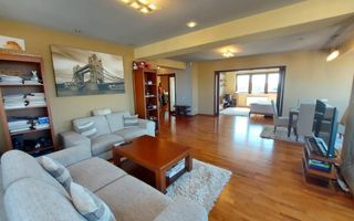 APARTAMENT CU 3 CAMERE, ULTRA-CENTRAL SI FOARTE SPATIOS LA VANZARE - Poză 1