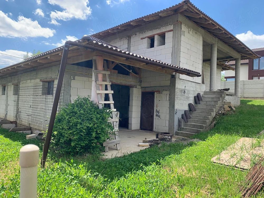 Casă la roșu,  – Oradea, str. Caișilor. 175 000 E . Comision 0 - Poză 1