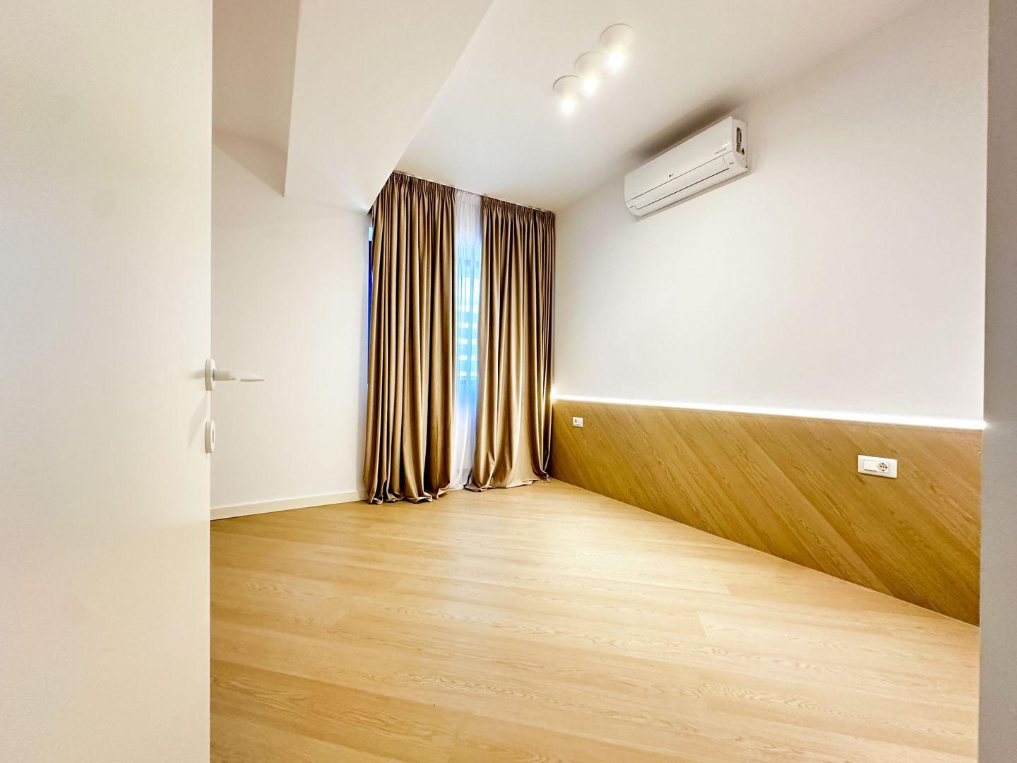 Apartament 3 camere I Cortina North I Prima Închiriere - Poză 10