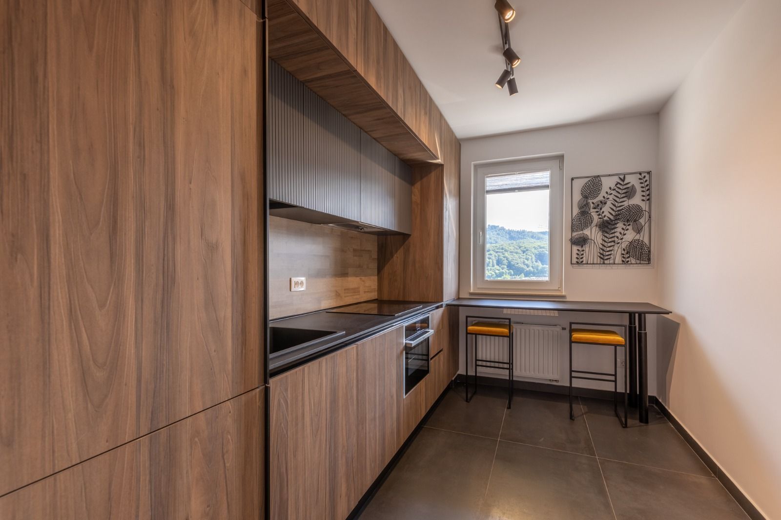 Inchiriem apartament 3 camere mobilat utilat lux cu parcare subterana - Poză 9