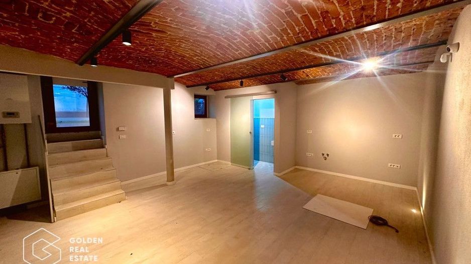 Oportunitate!Spatiu comercial 3 camere+apartament 2 camere la etaj,zona centrala - Poză 1