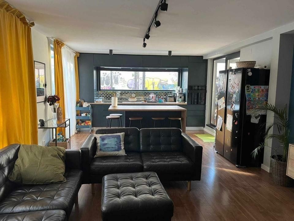 Unic! Apartament 5 camera si curte de 210 mp, central - Poză 3