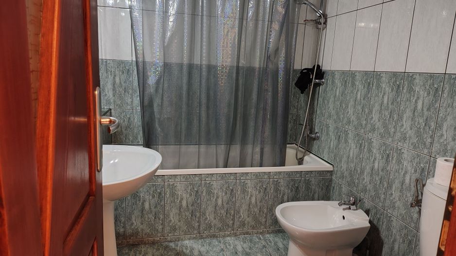 Închiriez 2 camere Str. Onestilor. Pret 300 euro. Comision 50%. - Poză 6