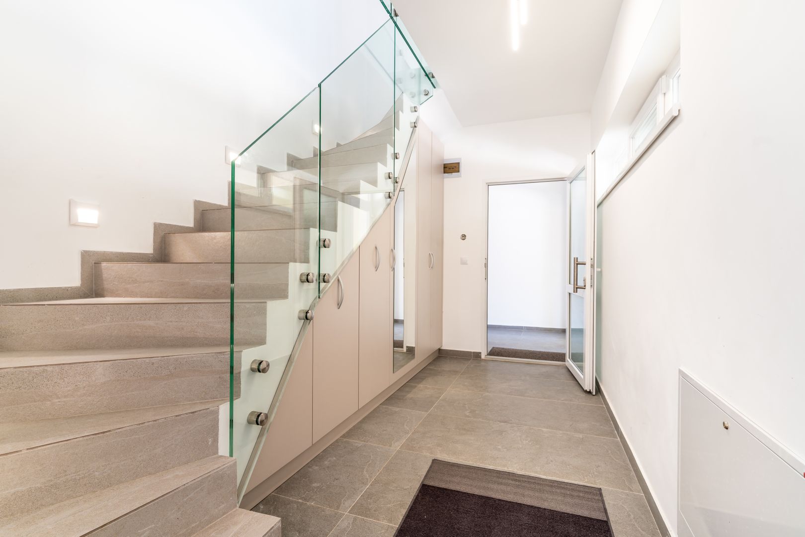 Duplex modern de inchiriat, comision 0%, 3 dormitoare, 3 bai - Poză 1