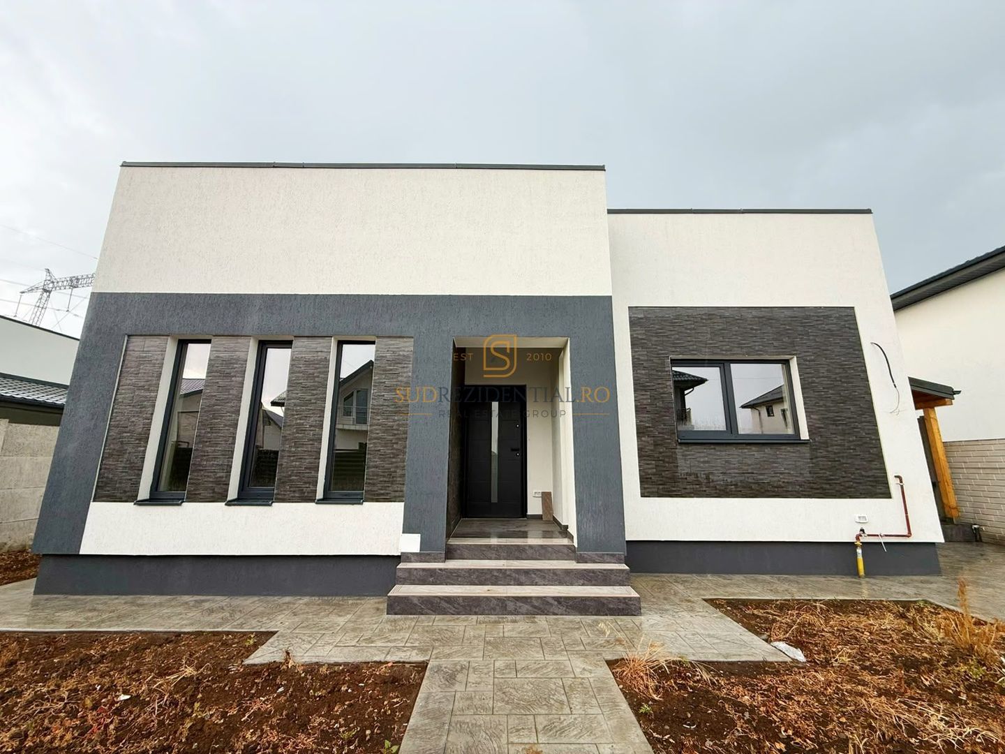 Casa Individuala cu 4 Camere si 2 Bai | Teren 343 mp, zona centrala - Poză 1