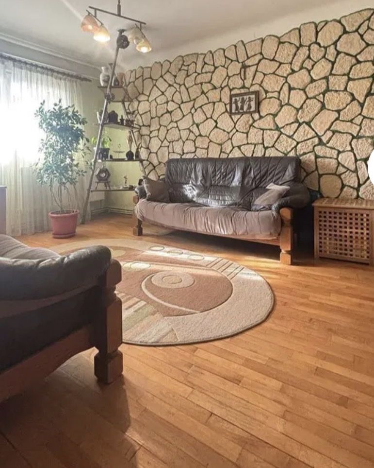 Apartament 4 camere decomandat 1 Mai Sara - Poză 2