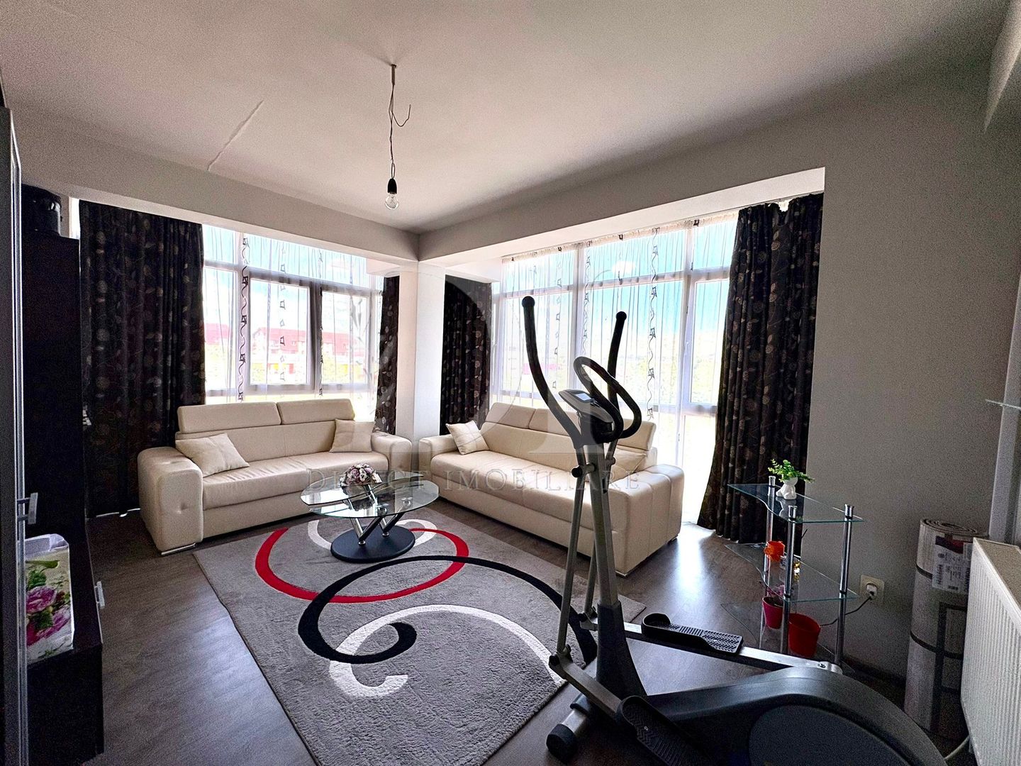Apartament de vanzare/ Zona Profesor Ioan Rus/Floresti - Poză 1