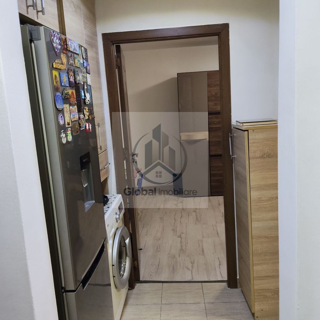 Pantelimon langa liceul teoretic Lucian Blaga - Poză 1