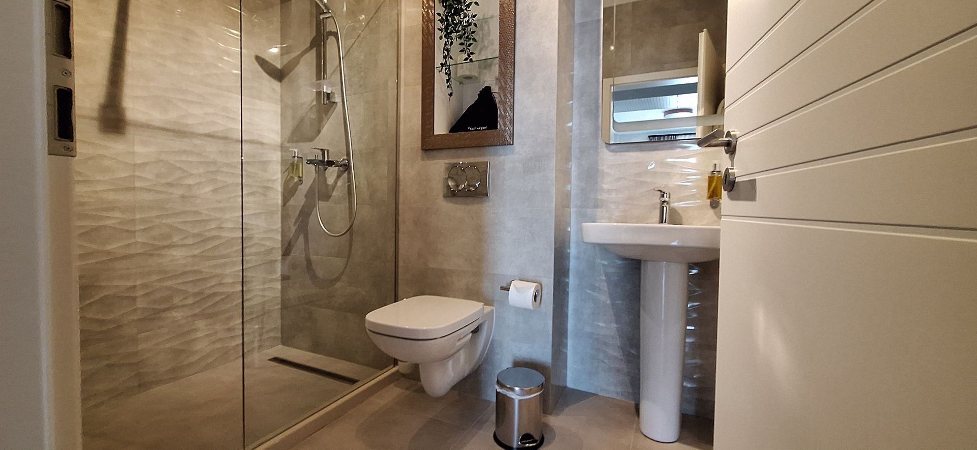 Apartament mobilat si utilat cu 2 locuri de parcare - Poză 11