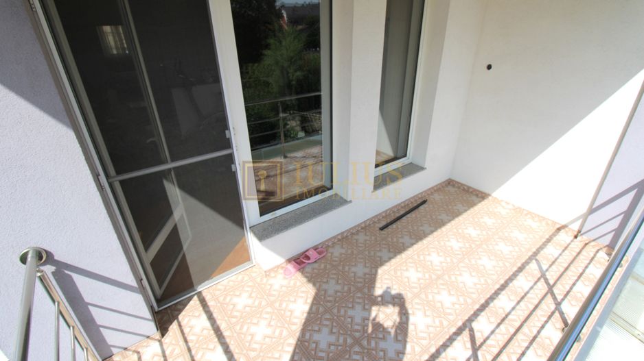 3 dormitoare, 3 bai, living spatios, 2 terase si curte. - Poză 15