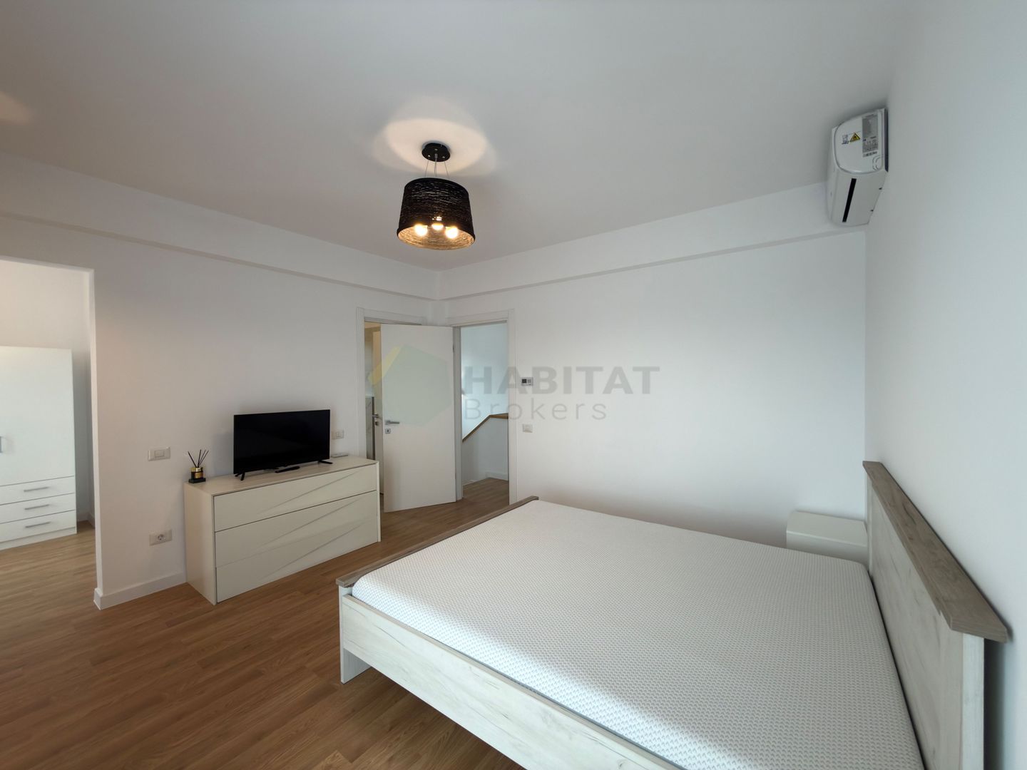 Vilă modernă cu 5 camere de închiriat în Corbeanca - Poză 6