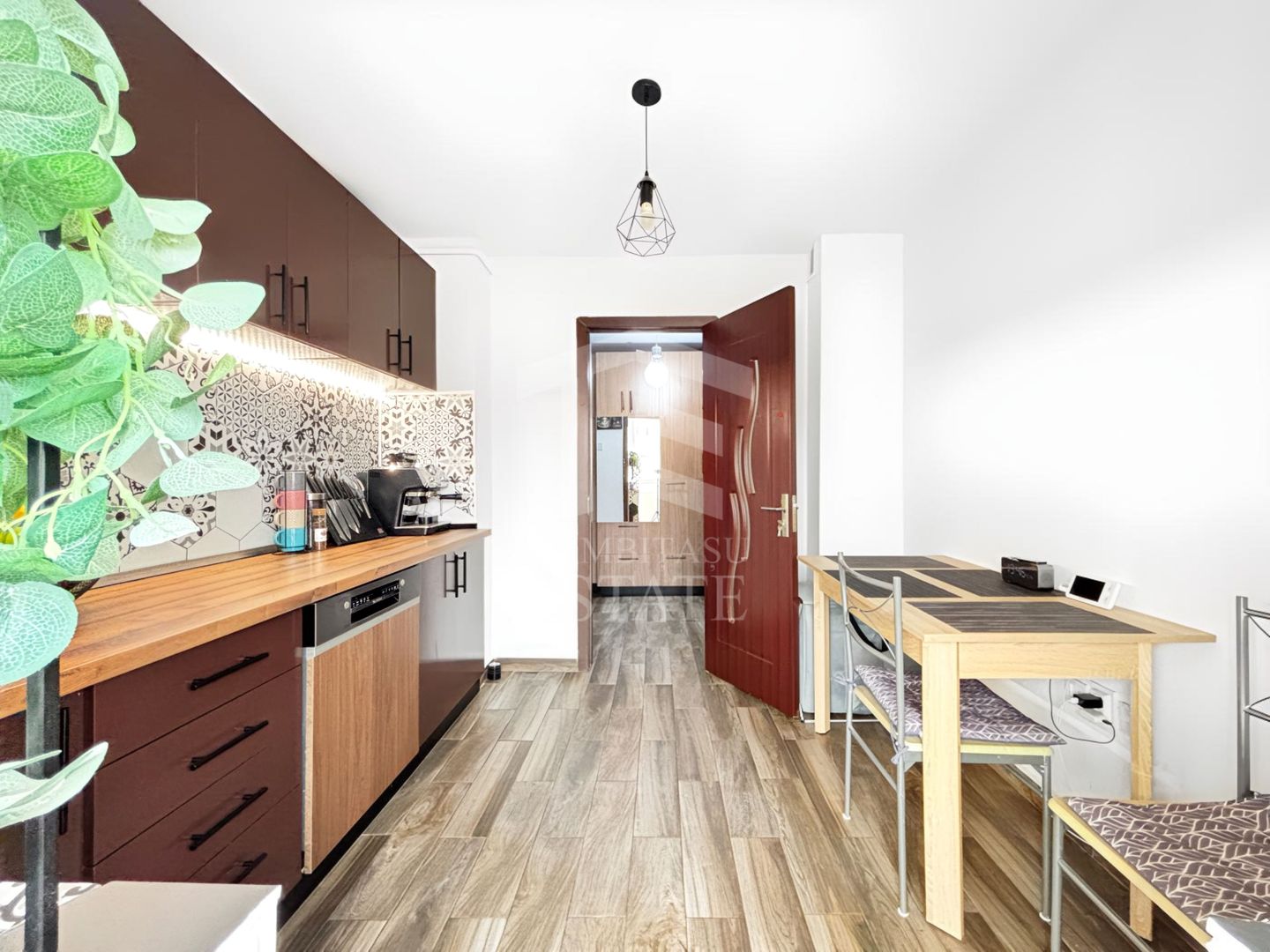 De vanzare | Decomandat 2 camere | Et 3 | Finisaje moderne | Soarelui - Poză 3