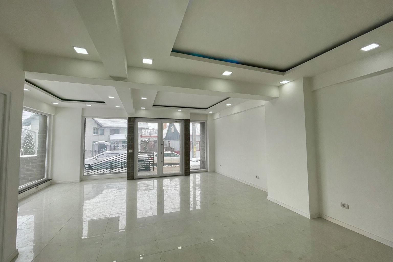 Spațiu Comercial P+Demisol | Vitrină Stradală | Radauti - Poză 1