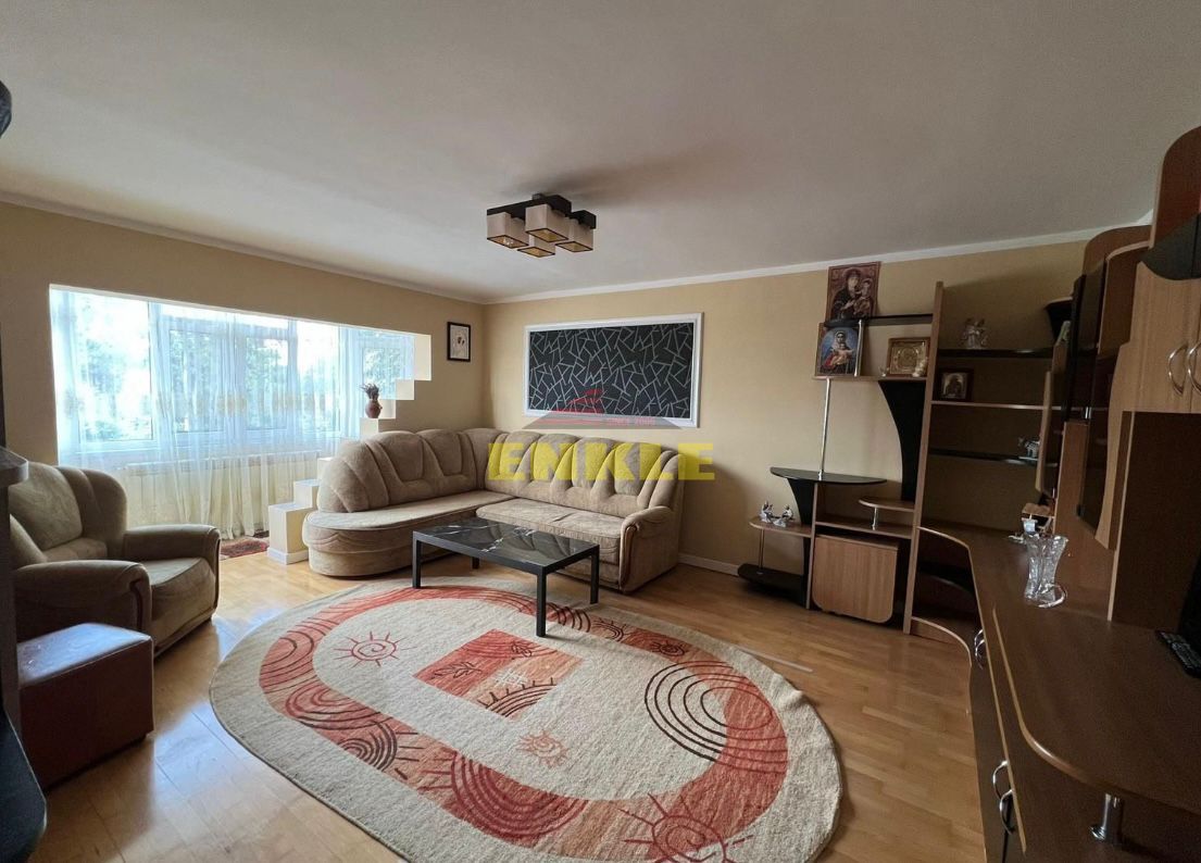 De inchiriat apartament cu 3 camere, Zona Stejari - Poză 1