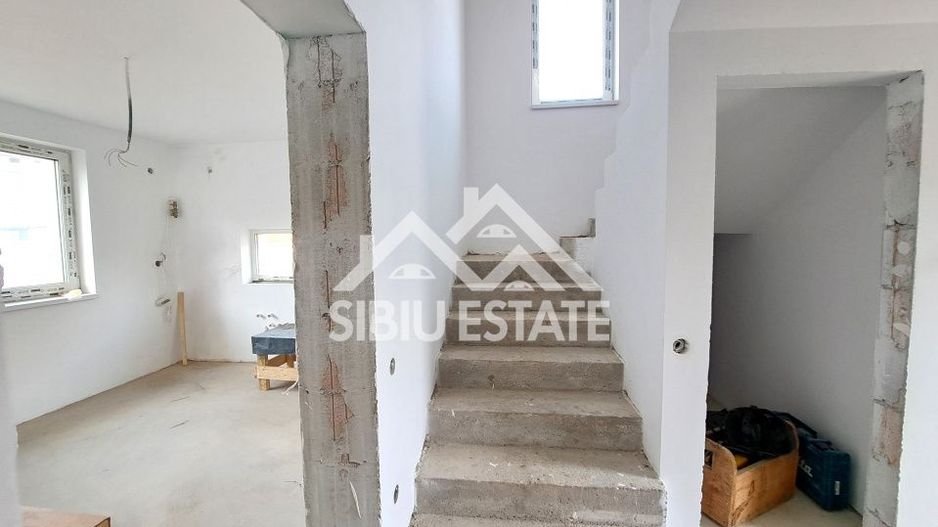 Casa noua 4 camere, 2 bai, terasa, curte si magazie - Poză 13