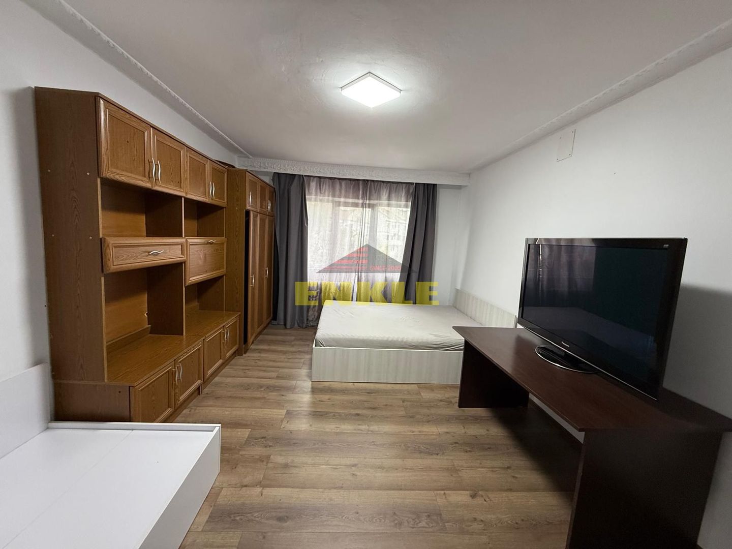 VÂNZARE APARTAMENT CU 2 CAMERE, ETAJ 2 – ZONA MALL - Poză 1