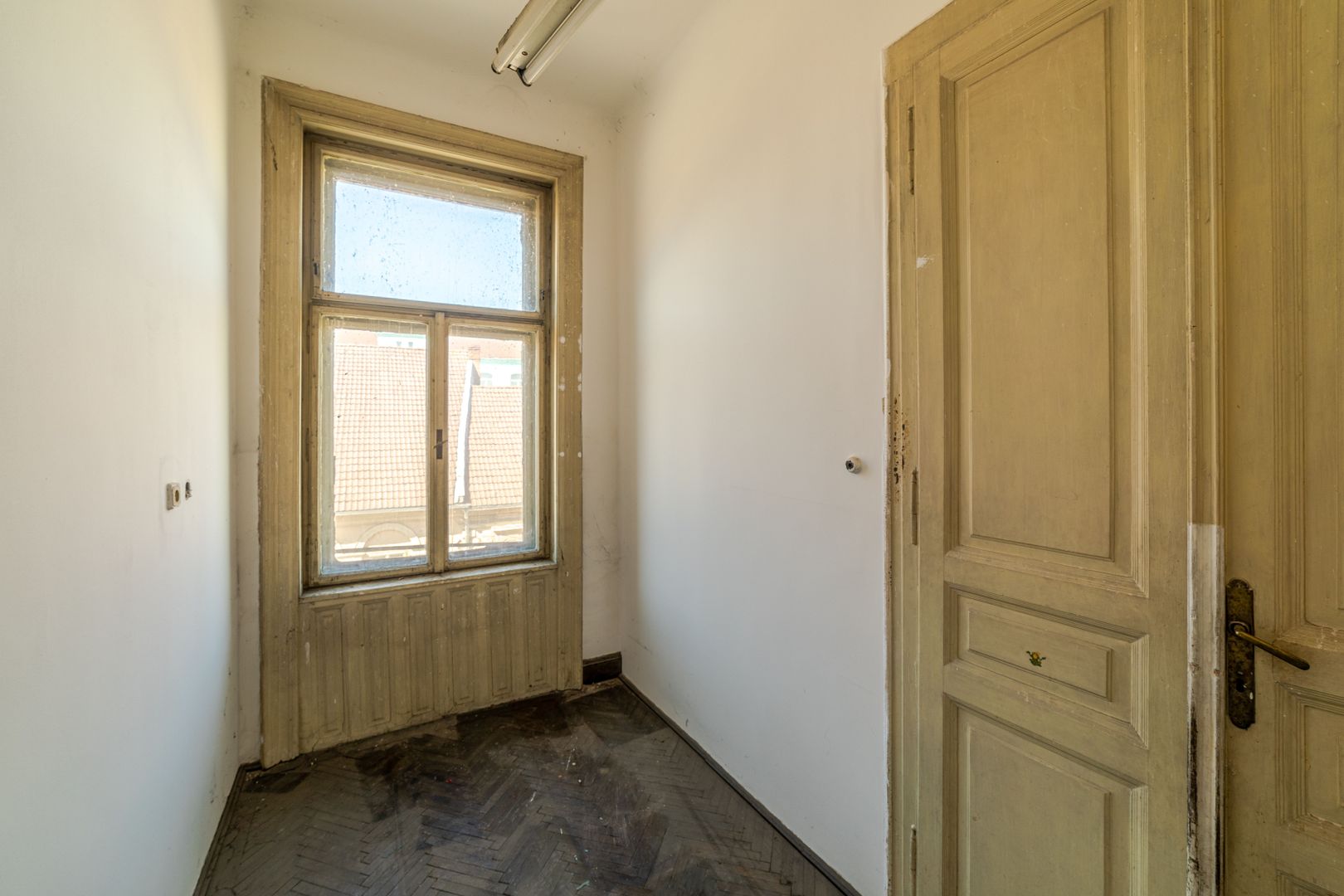 Apartament ultracentral cu potențial extraordinar - Poză 4