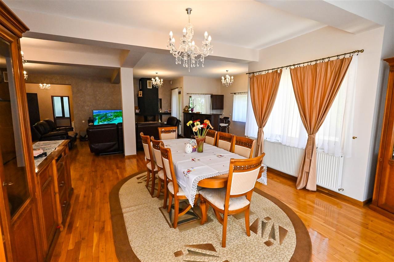 Vila cu 1.500 mp teren, gradina amenajata, linistita zonare,  Halchiu, Brasov - Poză 2