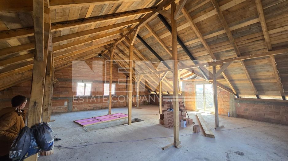 Casă la roșu la 165000 euro I Pe teren de 32 de ari I Măneuți - Poză 13