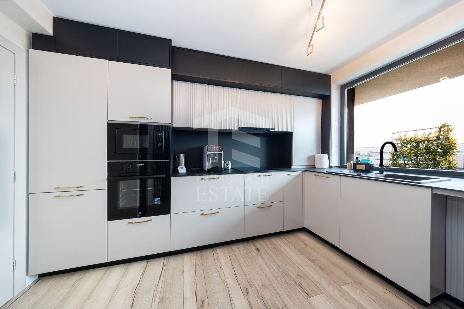 Coresi-Penthouse 3 camere +loc de parcare subteran 203mp - Poză 19