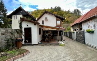 Casă individuală cu 5 camere și curte proprie - în Cisnădioara - Poză 1