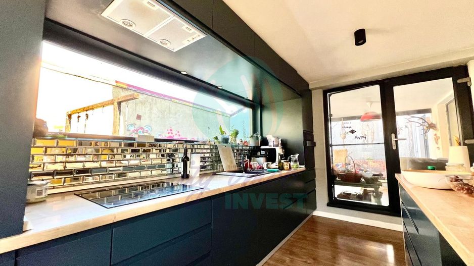 Proprietate UNICĂ– Apartament cu 4 Camere si Curte Proprie 210 mp - Poză 6