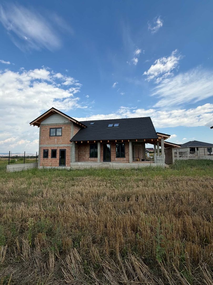 Casă la roșu de vânzare | 182 mp utili | Teren 550 mp - Poză 2