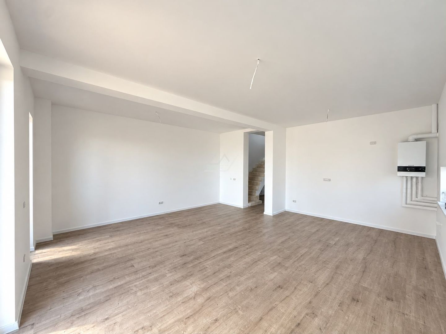 COMISION 0! Duplex finalizat cu 5 camere si 3 bai. Panouri solare. - Poză 3