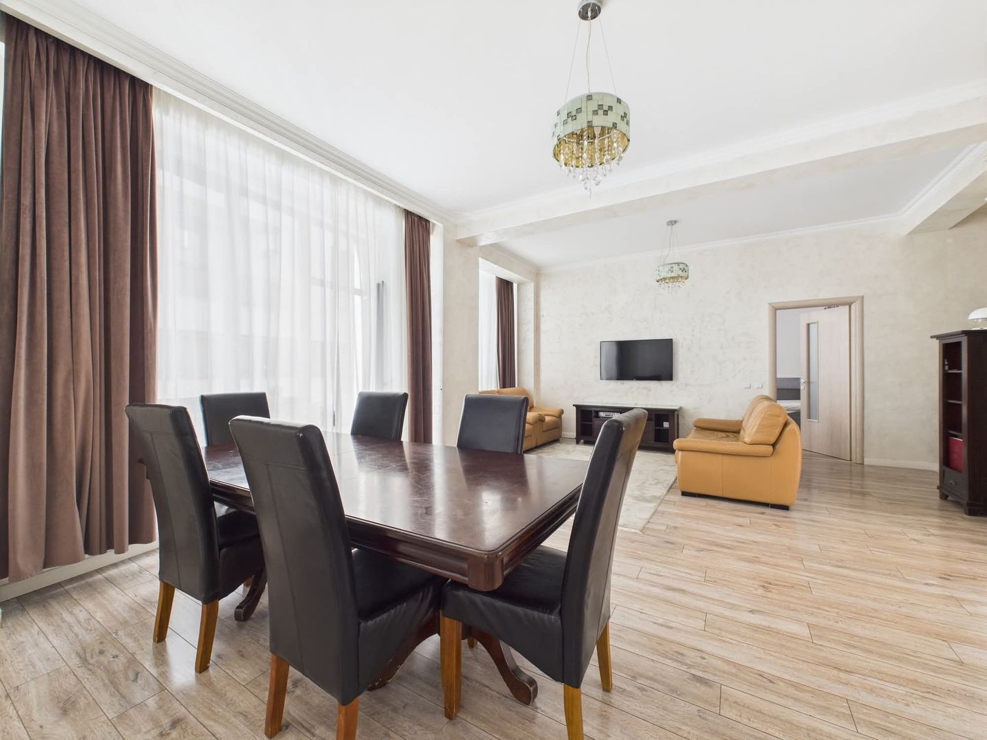 Apartament 3 camere de vanzare Damaroaia - Poză 2