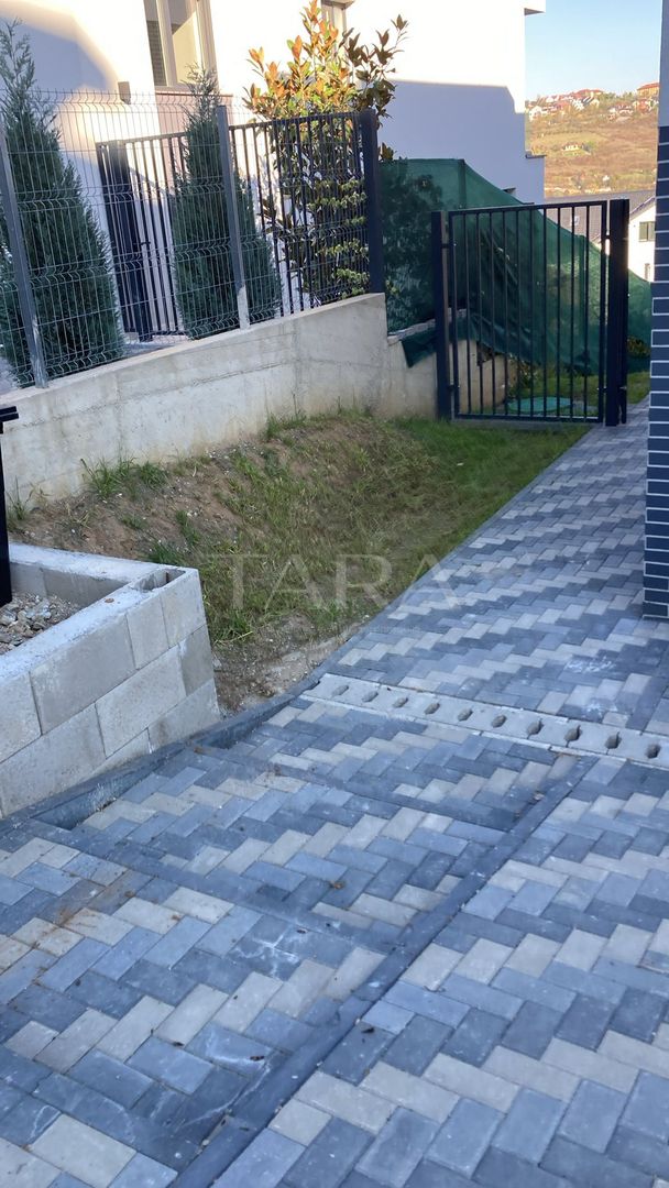 Arhitectura contemporana. Parte de duplex. Cartierul nou Câmpului. - Poză 15