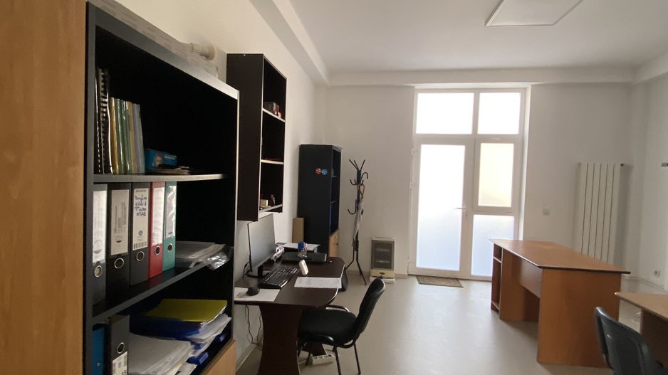 Spatiu birou - Poză 15