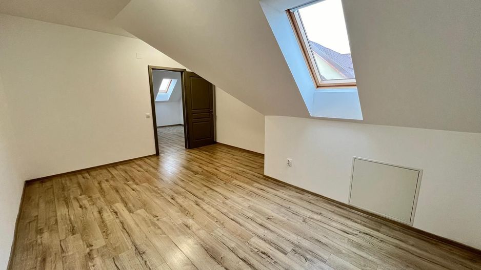 Casa cu 7 camere | 3 balcoane | Garaj | 220 mp + 80 mp curte | Cartier Panorama - Poză 24