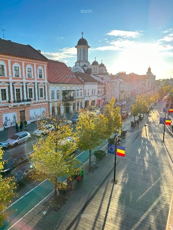 Apartament ULTRACENTRAL, 4 camere, decomandat - Poză 6