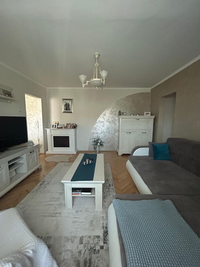 3 camere - zona LIDL Andrei Muresanu - etaj 2/4 - mobilat si utilat - balcon - Poză 1