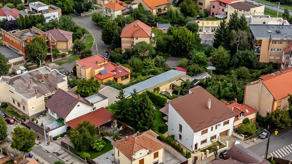 Vilă exclusivistă pe malul Mureșului – design modern si teren generos - Poză 3