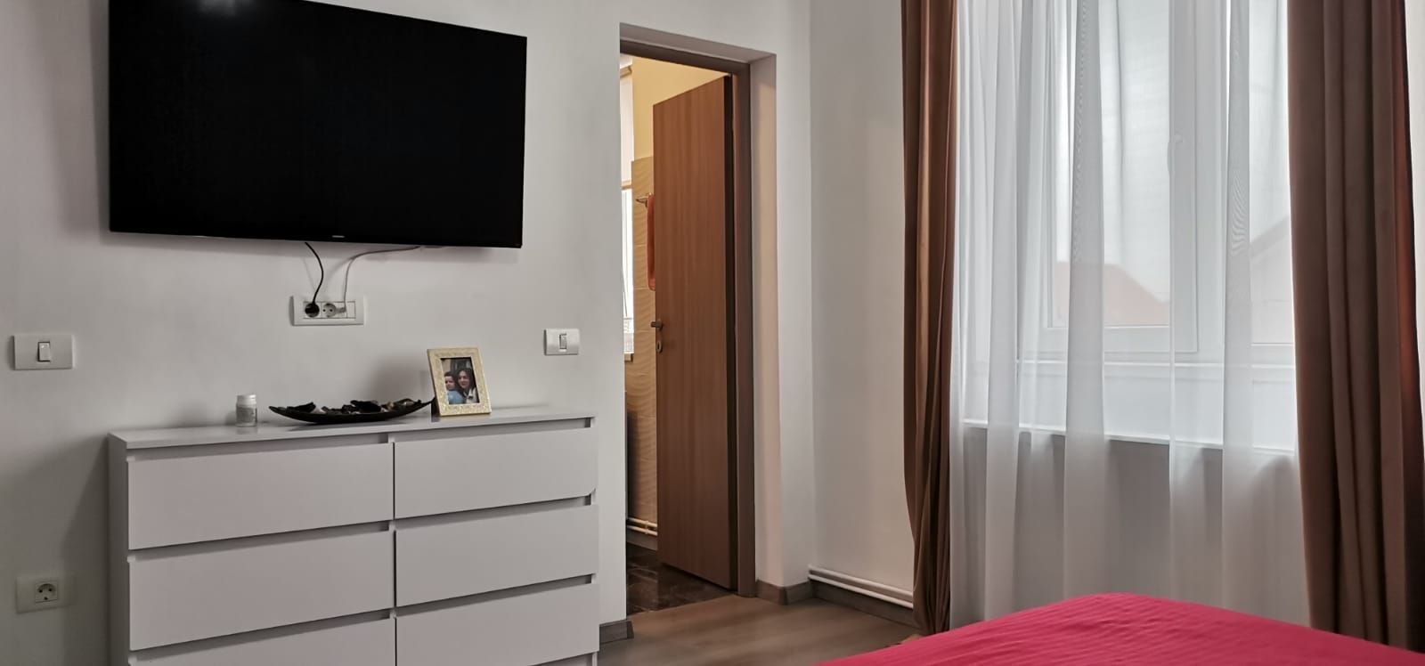 OCAZIE - Casă indiviuală modernă cu teren generos în Dumbrăvița (Cora) - Poză 13