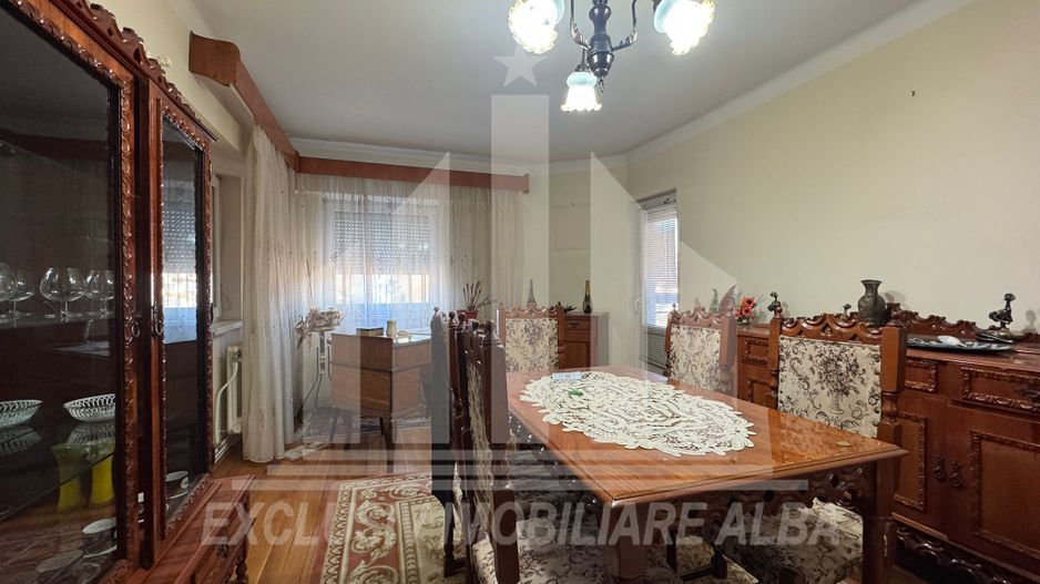 Apartament cu 3 camere decomandate, etaj 2, Centru - Poză 2