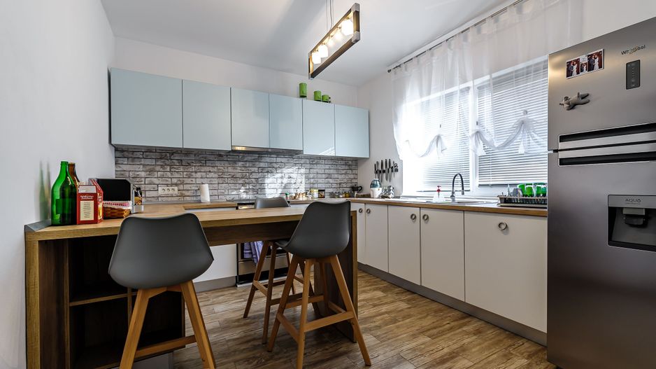 Casă cu mansardă, nouă, mobilată și utilată, în cartier Athena - Poză 3