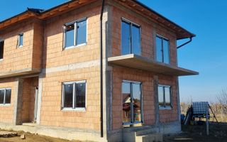 Casa Individuala cu 326 mp de curte si Carport, in Poplaca - Poză 3