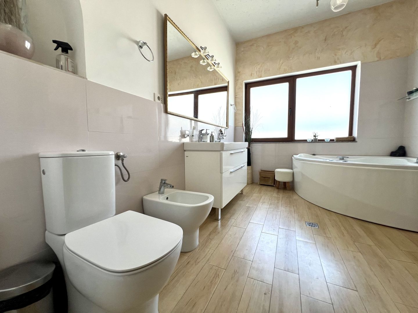 Penthouse de Poveste cu Design Arhaic-Modern și Terasă Panoramică - Poză 7