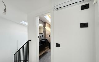 Ap pe 2 niveluri. 3 camere, 2 bai. 2 locuri de parcare. - Poză 15