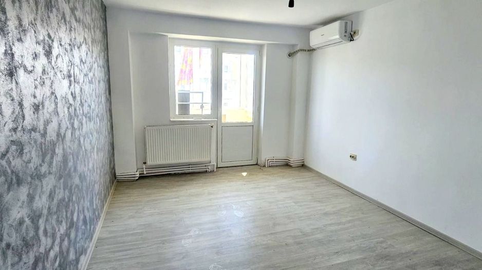 De vanzare apartament cu 2 camere, renovat, etaj9, Viziru 3, 43.000 euro - Poză 1