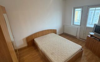 Apartament 3 camere de vânzare – Tineretului, zona Biserică - Poză 1