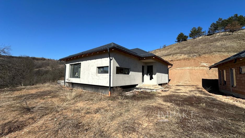 Casa pe un nivel | Teren 2.977 mp | Panorama deosebita | Suceagu - Poză 2