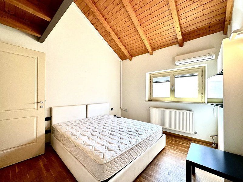 Apartament în Piața Unirii - renovat - mobilat și utilat - Poză 15