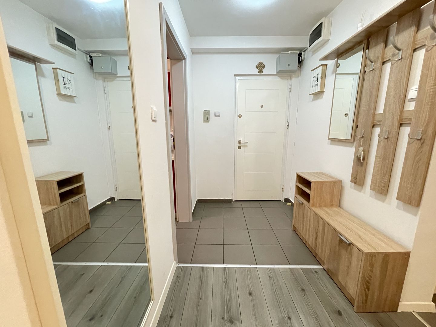 Apartament amenajat frumos,mobilat si utilat - Poză 4