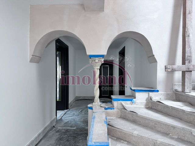 Imobil cu arhitectura unica - consolidat si renovat - Primaverii - Poză 3