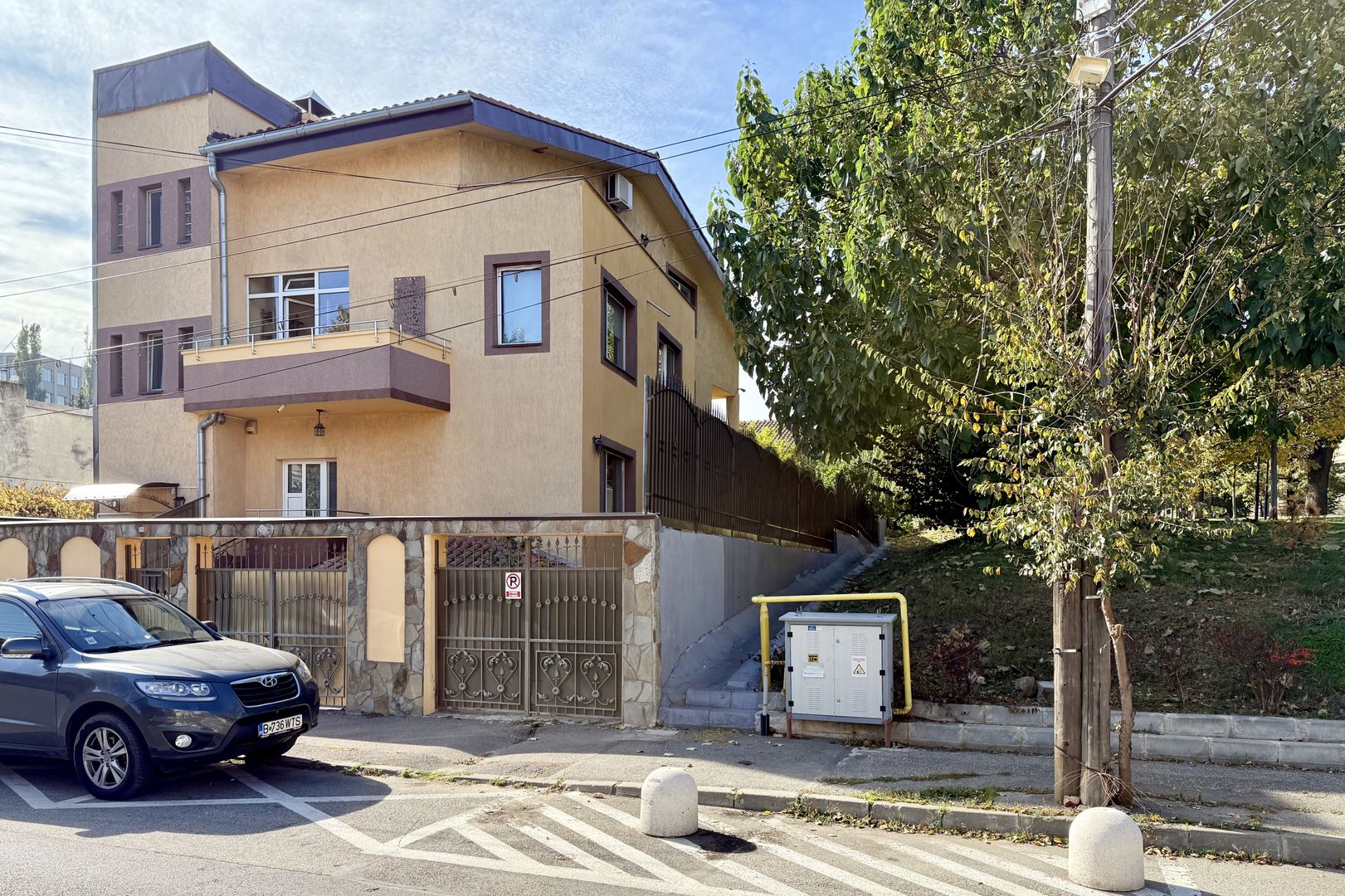 Casă practică, cu curte și parcare, în zona centrală - Parcul Carol - Poză 3